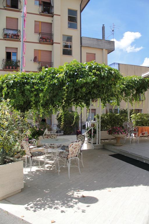 Hotel Saturno Chianciano Terme Buitenkant foto
