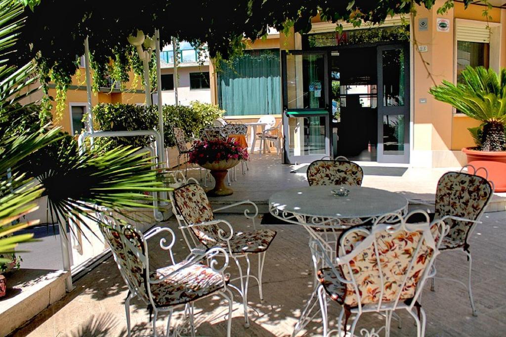 Hotel Saturno Chianciano Terme Buitenkant foto
