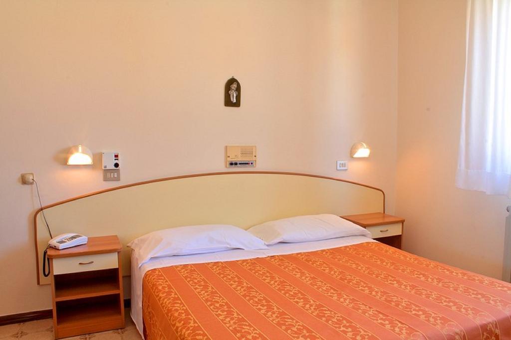 Hotel Saturno Chianciano Terme Kamer foto
