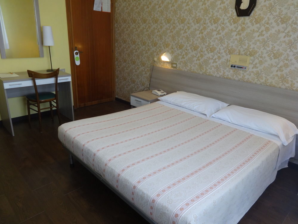 Hotel Saturno Chianciano Terme Buitenkant foto