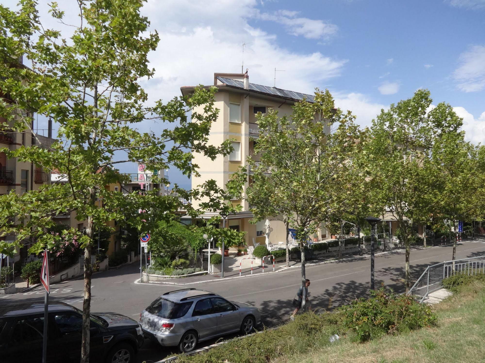 Hotel Saturno Chianciano Terme Buitenkant foto