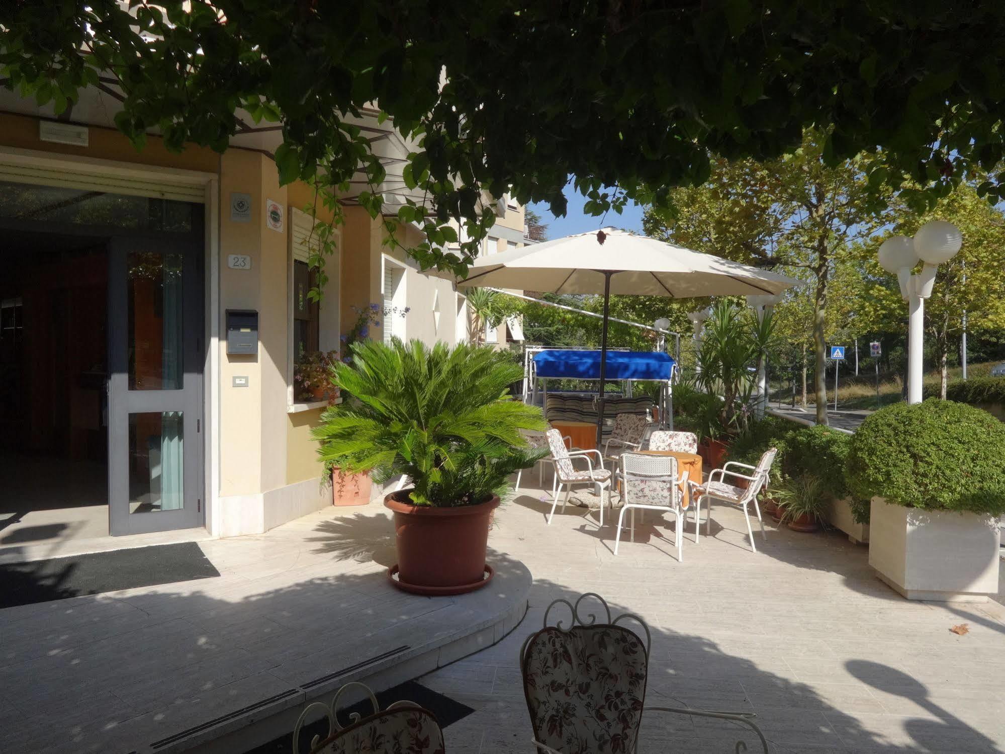 Hotel Saturno Chianciano Terme Buitenkant foto