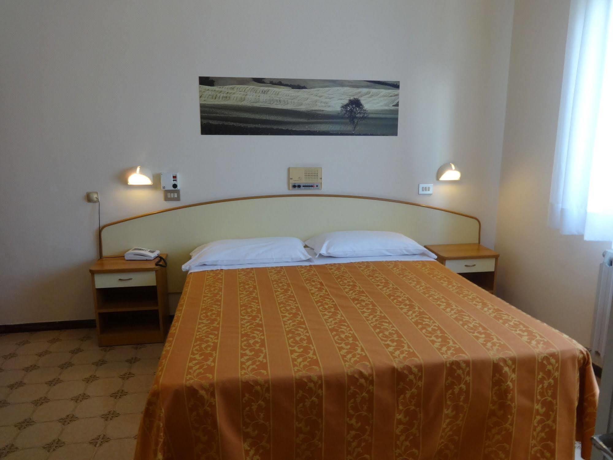 Hotel Saturno Chianciano Terme Buitenkant foto